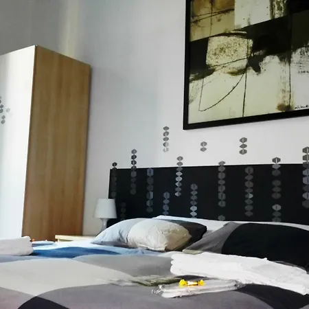 Via Umberto Apartmán *